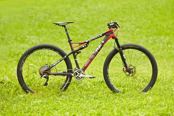 Profi-Material für Hobby-Biker hat Rotwild mit seinem R.R2 FS auf den Markt gebracht.