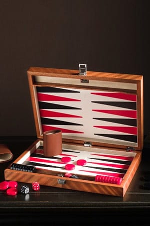 Das edle Backgammon-Spiel stammt aus italienischer Handarbeit (von Agresti für 830 Euro).