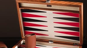 Das edle Backgammon-Spiel stammt aus italienischer Handarbeit (von Agresti für 830 Euro).