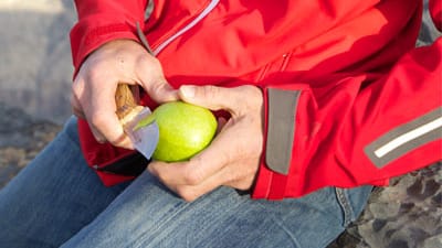 Welcher Mann träumt nicht von einem richtigen Outdoorurlaub mit seinem scharfen, treuen Begleiter?