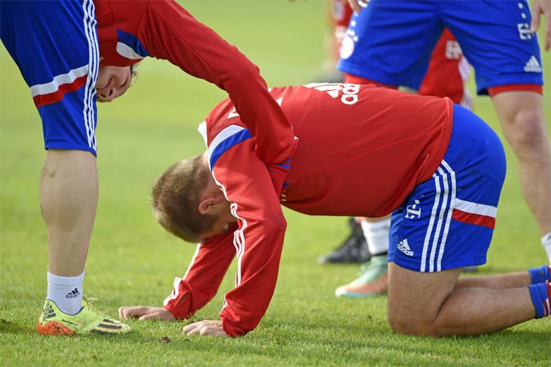 Außerdem wird FCB-Kapitän Philipp Lahm wegen eines Sprunggelenkbruches, den er sich im November beim Training zugezogen hatte, nicht dabei sein.