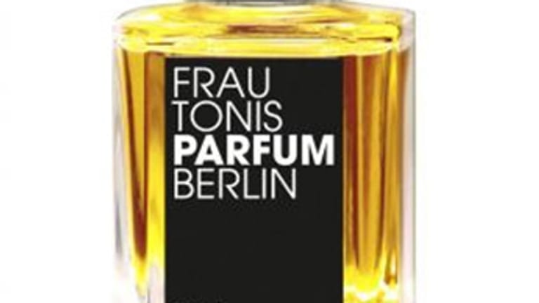 Bei Frau Tonis in Berlin können Sie Ihren eigenen Duft kreieren oder zu einem erdig-würzigen Klassiker wie "Double Zero" (50ml um 65 Euro) greifen.