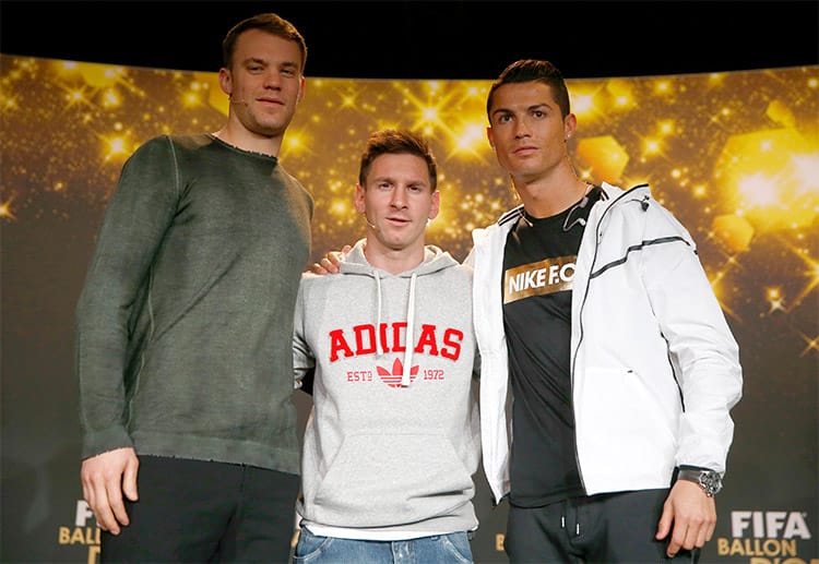 Manuel Neuer, Lionel Messi oder Cristiano Ronaldo (v. li. n. re.)? Hier sind alle drei noch ganz leger.