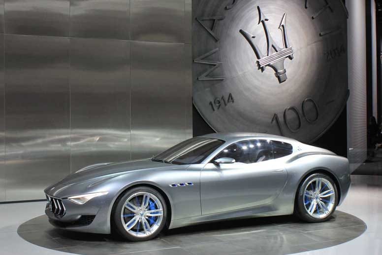 Schon fast ein Jahr alt, aber immer noch für Furore sorgt auf dem Maserati-Stand der Alfieri Concept. Der im kommenden Jahr tatsächlich Realität werdende Sportler soll bis zu 520 PS stark und ab 75.000 Euro teuer werden. Eine Cabrioversion soll folgen.