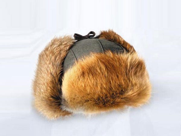 Darf es ein wenig edler Pelz sein? Die Tschapka von Tuska wärmt Kopf und vor allem die Ohren dank kuscheligem Fuchs (für 129 Euro über Alljagd).