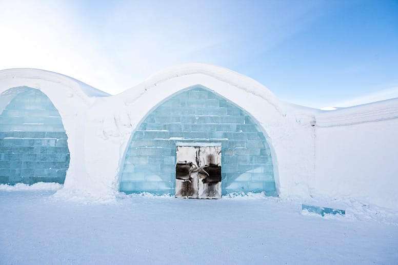 Das "Icehotel" wird seit 25 Jahren aus dem kristallklaren Eis des Torneälv in Jukkasjärvi gebaut.