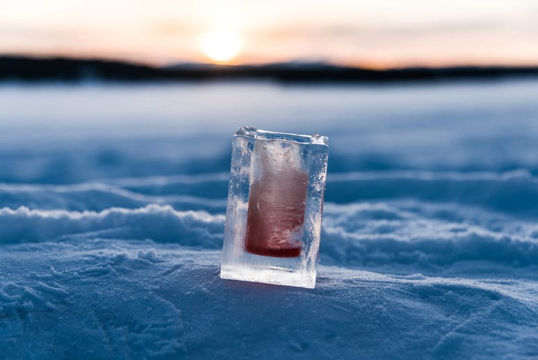 Aus dem klaren Eis des Torne entstehen unter anderem auch Eisgläser für die verschiedenen Icebars in Oslo, Stockholm, London, Tokyo und anderen Städten.