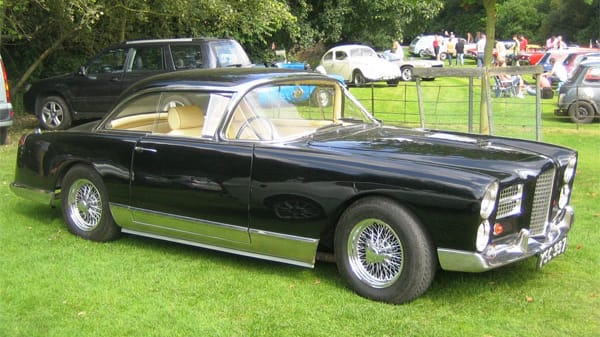 Als nächstes Modell folgte 1958 der Facel Vega HK 500, die letzte Entwicklungsstufe des sportlichen Coupés. Bis zur Einstellung der Baureihe im Mai 1961 entstanden rund 490 Exemplare.