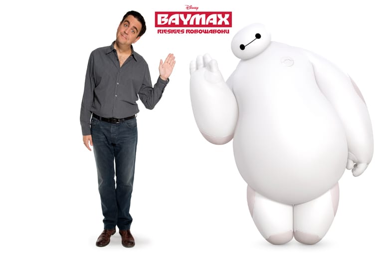 Comedy-Star Bastian Pastewka leiht dem süßen Baymax seine Stimme.