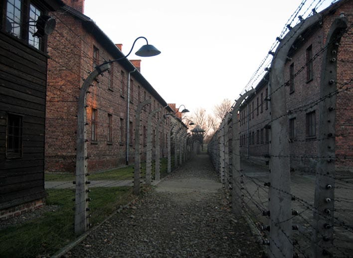 Entlang des Stacheldrahtes: Der touristische Rundgang durch Auschwitz ist bei Besuchern in den vergangenen Jahren immer beliebter geworden.