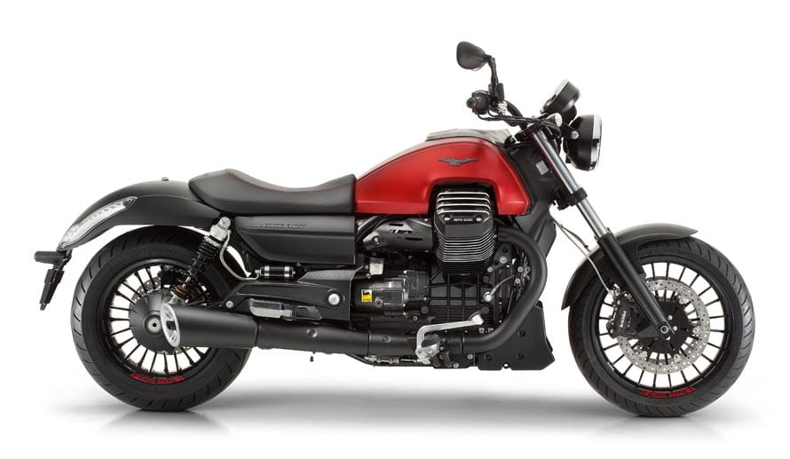 Zwei Modellneuheiten von Moto Guzzi basieren auf der California 1400 mit 97 PS starkem 1,4-Liter-V2: die neue Audace kommt als Muscle Bike mit vielen mattschwarzen Anbauteilen daher,