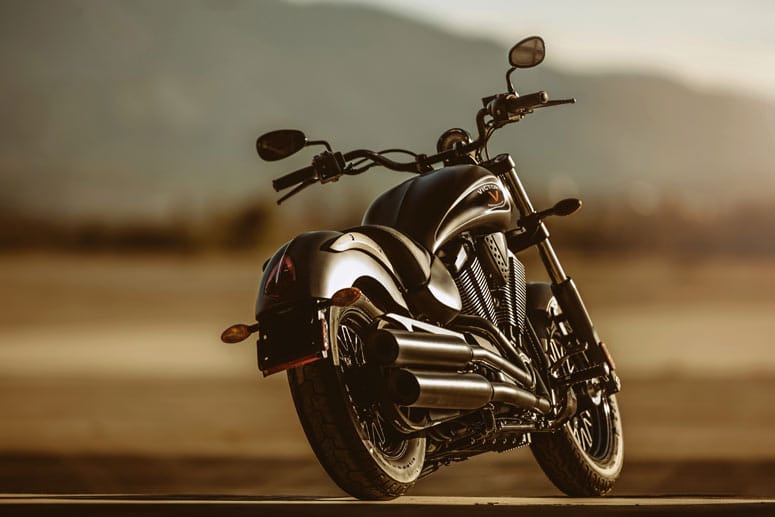 Cruiser mit dickem V2-Motor: die Victory Gunner. Mit dem schnörkellosen Bike ab 12.990 Euro zielt die US-Marke auf die Harley-Kundschaft.