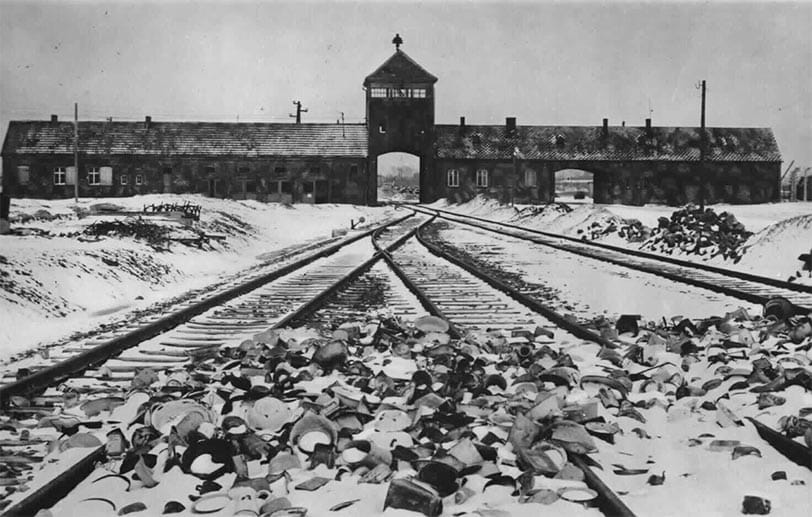 In Auschwitz-Birkenau sind in den Jahren 1940 bis 1945 etwa 1,1 Millionen Menschen ermordet worden, die meisten von ihnen Juden.