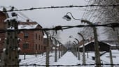 Das Vernichtungslager, in dem die Nationalsozialisten systematisch gemordet haben, ist am 27. Januar 1945 von sowjetischen Soldaten befreit worden.
