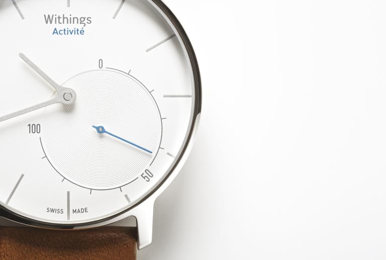 Mit 390 Euro ist die Withings Activité kein Schnäppchen. Die Schweizer Uhr besticht durch kühle Eleganz, es gibt sie in Schwarz und in Weiß.