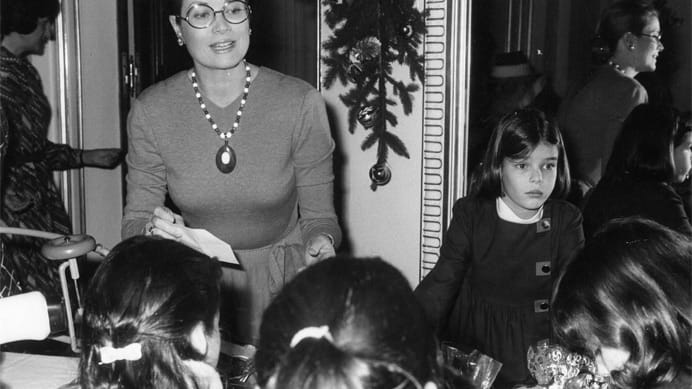 Prinzessin Stéphanie von Monaco gemeinsam mit ihrer Mutter Gracia Patricia. Das Bild stammt aus dem Jahr 1976. Ihre Mutter starb im Jahr 1982 bei einem Autounfall, bei dem Stéphanie gemeinsam mit ihr im Wagen saß.