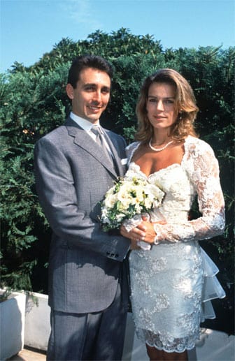 Im Jahr 1995 gab Stéphanie schließlich Daniel Ducret das Jawort. Doch die Ehe dauert nicht lange. Schon ein Jahr später wurden die beiden wieder geschieden.