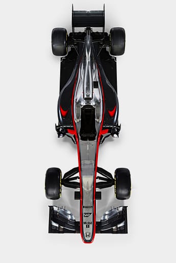Der MP4-30 kommt mit einem schmaleren Heck daher als der McLaren-Bolide der vergangenen Saison. Auch die Nase hat sich deutlich verändert - zumindest optisch zum Positiven.