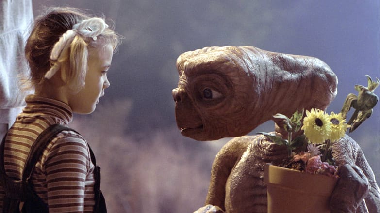 Mit 7 Jahren wurde sie in der Rolle der Gertie in Steven Spielburgs E.T. weltberühmt.