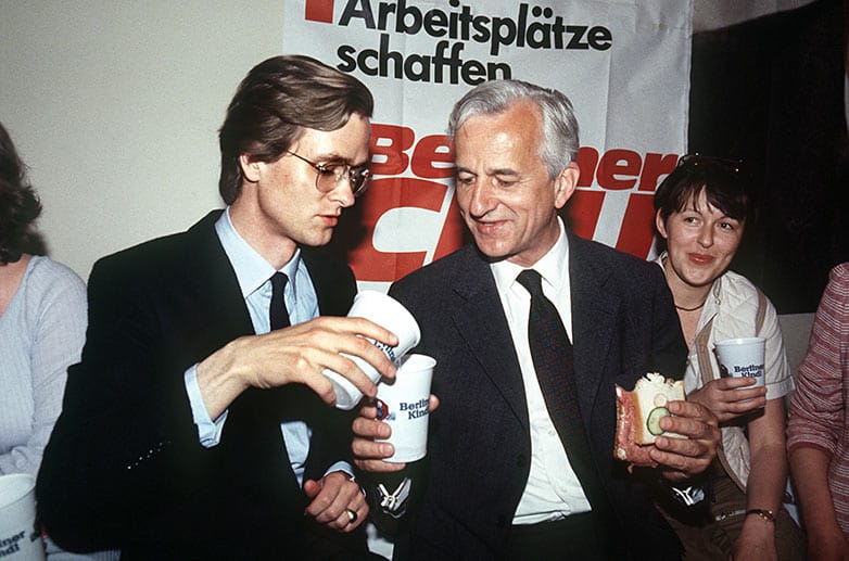 Bier und Sandwich zum Wahlsieg: 1981 gewinnt die CDU die Wahlen zum Berliner Abgeordneten Haus. Spitzenkandidat Weizsäcker wird Regierender Bürgermeister.