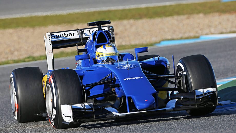 Sauber hat seine Lackierung verändert. 2015 ist er nicht mehr grau, sondern in Blau und Gelb gehalten. Besonders das viele Blau wird dem Sponsor FC Chelsea gefallen. Sauber hat seine Lackierung verändert. 2015 ist er nicht mehr grau, sondern in Blau und Gelb gehalten. Besonders das viele Blau wird dem Sponsor FC Chelsea gefallen.