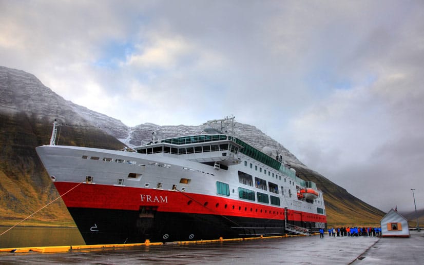 Die "Fram" liegt am Kai. Auf einer Tour um Island erleben Kreuzfahrer die karge Schönheit der nordischen Landschaft.