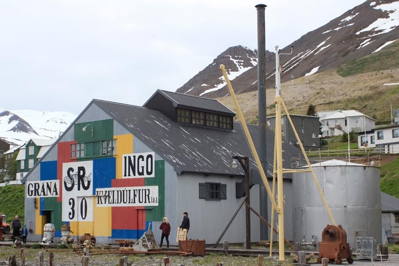 Im Heringsmuseum in Siglufjördur können sich Touristen über den Aufstieg und Niedergang der Fischerei informieren.