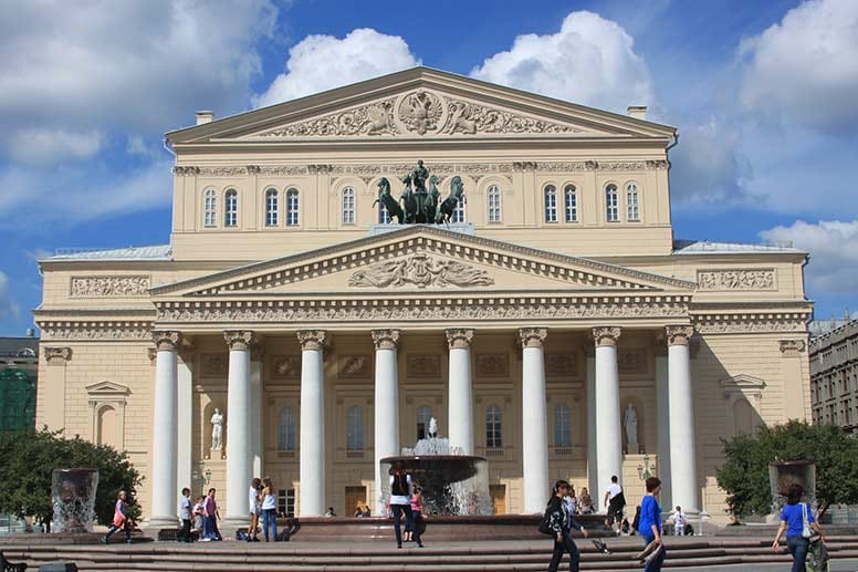 Es ist mehr als ein Opernhaus und Heimat des weltberühmten Bolschoi-Balletts: Das Bolschoi ist das Symbol für die Kultur Russlands schlechthin, ein Nationalheiligtum.