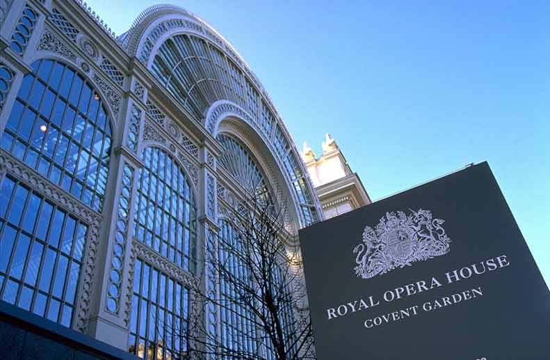 Domingo, Kaufmann, Villazón, Netrebko und viele Superstars mehr geben sich auch 2015 wieder die Bühnenklinke im Royal Opera House in London in die Hand.