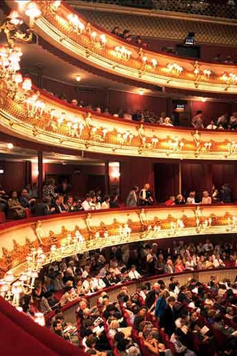 Der Zauber von Highest Royalty und die happigen Ticketpreise machen dieses legendäre Opernhaus in Covent Garden zu eine elitären Musentempel.