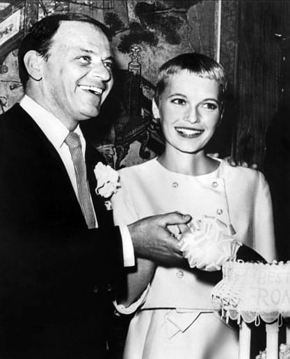 Mit Anfang 20 heiratete Mia Farrow ihr Idol "Blue Eyes", den drei Jahrzehnte älteren Frank Sinatra.