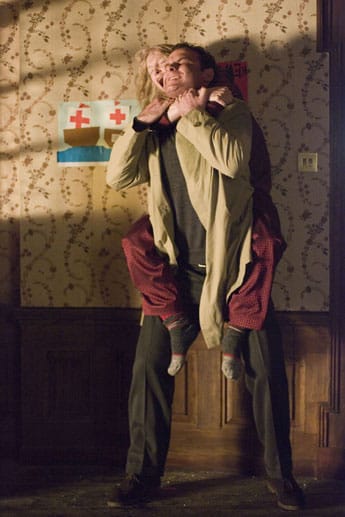 Einer ihrer späten Filmerfolge: 2006 kehrte Mia Farrow im Horrorstreifen "Das Omen" auf die Kinoleinwand zurück.