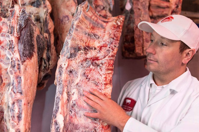 Auch der passionierte Metzger Dirk Ludwig war zu Beginn skeptisch: "Ich habe das Fleisch 2013 zum ersten Mal probiert und war überrascht, dass ein altes Tier so gut schmecken kann."