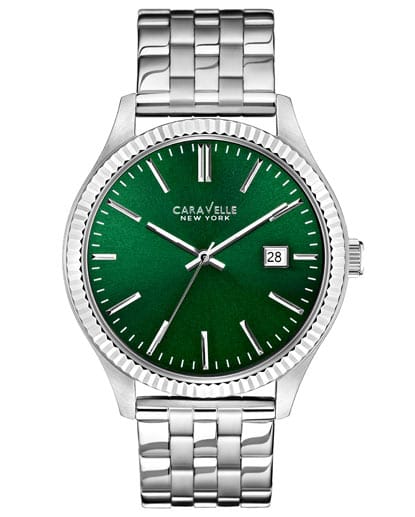 Schlichtes Silber trifft auf kräftiges Grün: Mit auffälligen Kontrasten werden Uhren jetzt auch bei Männern zu echten Hinguckern. (von Caravelle New York)