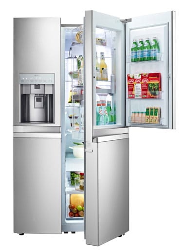 Neben Hightech setzen die Hersteller auf große Geräte mit zwei Türen. Der südkoreanische Elektronikkonzern LG will künftig alle Kühlschränke als "Door-in-Door“-Modelle auf den Markt bringen. Die Kühl-Gefrier-Kombi GS9366NECZ gibt es ab etwa 2000 Euro.