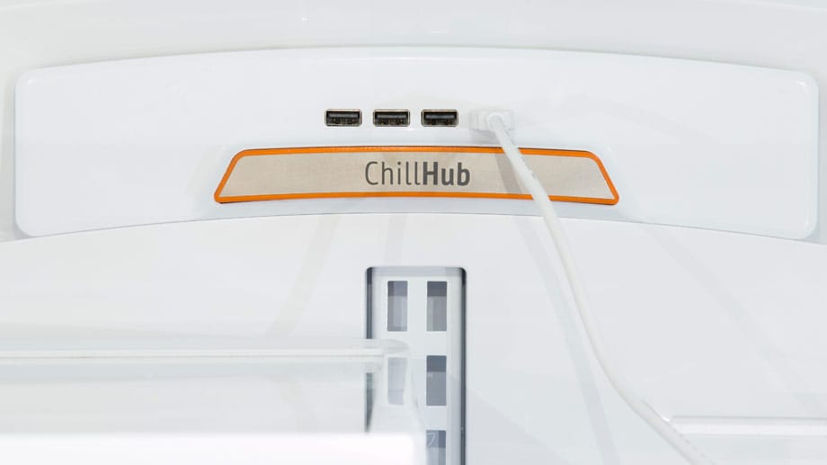 Über Firstbuild wurde der sogenannte Chillhub entwickelt – ein handelsüblicher GE-Kühlschrank, der mit zwei USB-Hubs zum Hightech-Gerät gepimpt wurde. Mit Hilfe der USB-Anschlüsse lässt sich "intelligente“ Hardware nutzen lässt. Die Vorschläge reichen vom integrierten Eierkocher bis zum Zigarrenhumidor.