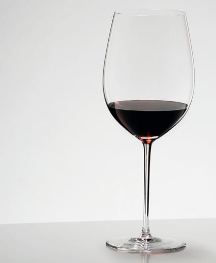 Bei Sommeliers und Experten ist dieses Glas der gesetzte Standard für edle Bordeaux und Kalifornier: Das Riedel Sommelier Bordeaux Grand Cru (pro Glas ca. 75 Euro).