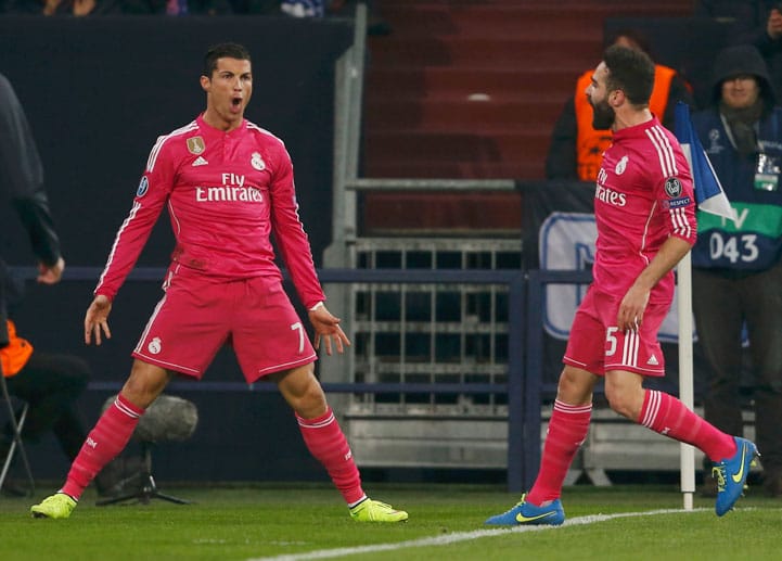Nach seinem Treffer zum 1:0 für Real zeigt Ronaldo (li.) seinen typischen Jubel - den dazugehörigen Ton kennen die Fans spätestens seit der Gala zum Ballon d'Or. Vorbereiter Carvajal kommt dazu, will sich auch ein bisschen freuen.