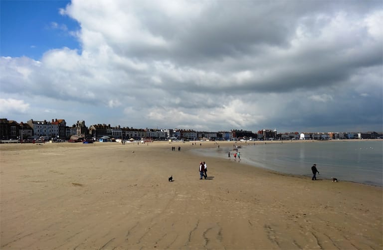 Platz 8: "Weymouth Beach" (Weymouth, Vereinigtes Königreich).