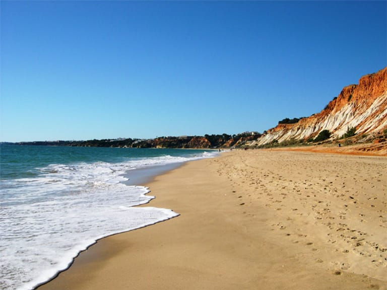 Platz 21: "Praia da Falesia" (Steilküstenstrand) (Albufeira, Portugal).