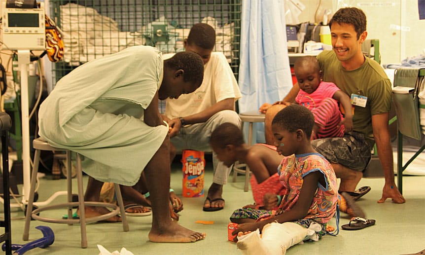 Die "Africa Mercy" leistet mit ihren bis zu 400 freiwilligen Helfern und modern ausgestatteten Operationssälen, wie sie in Europa und Amerika längst Standard sind, einen wichtigen Beitrag zur medizinischen Versorgung in Westafrika.