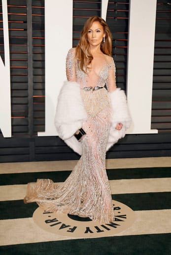 Definitiv mit Höschen, aber auch sehr freizügig kam Jennifer Lopez zur "Vanity Fair"-Oscar-Party.