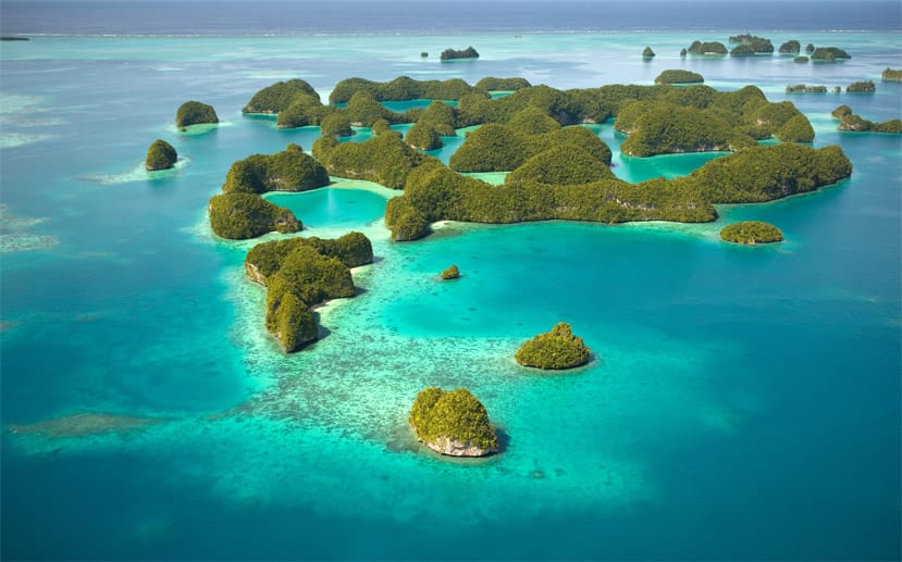 Grüne Flecken im endlosen Meer: Das Insel-Paradies Palau besteht aus 356 Inseln.