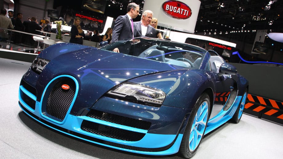 In der Folge wurden zahlreiche Sondereditionen des Bugatti Veyron angelegt, die in der Außen- und Innengestaltung unterschiedlich sind, technisch jedoch gleich. Das erste Exemplar eines Veyron Grand Sport Vitesse (hier im Bild) wurde 2012 vorgestellt. Auch der "La Finale" gehört zu dieser Gruppe von Veyrons.