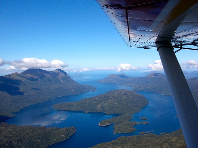 So sieht die Insel Kodiak aus der Luft aus.