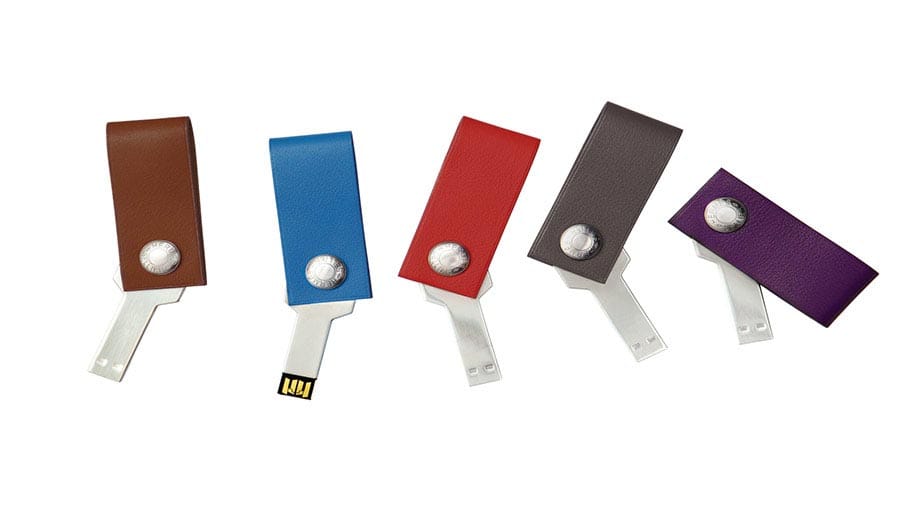 Klein aber oho - die USB-Sticks von LaCie kommen mit einem edlen Etui aus Barenia-Kalbsleder und einer Speicherkapazität von 16 GB daher (215 Euro bei Hermès Paris).