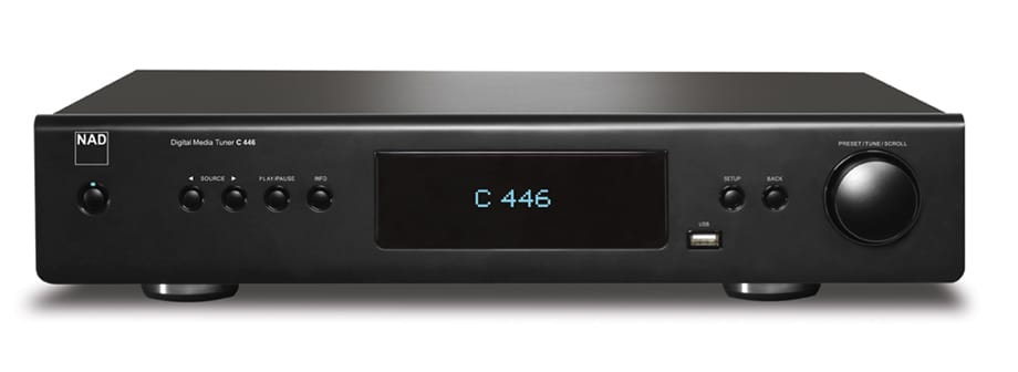 Der C 446 von NAD verbindet Netzwerk-Player, Internetradio, MP3-Streaming sowie Analog- und Digitalradio auf sehr hohem akustischen Niveau. Er verarbeitet fast alle digitalen Quellen – den guten, alten CD-Player findet man nicht mehr. Der NAD C446 kostet um 800 Euro.