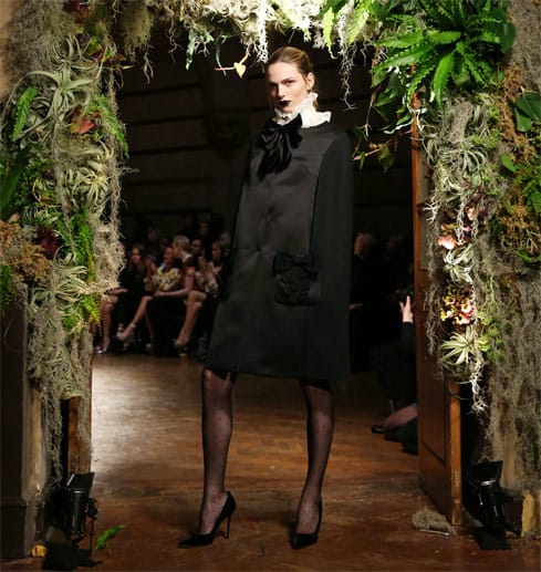 Black is beautiful: Andreja Pejic lief im Februar 2015 bei der Londoner Fashion Week für Giles Deacon über den Laufsteg.