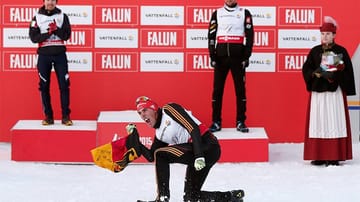 Riesenfreude: Kombinierer Johannes Rydzek holt die erste Medaille für den DSV bei der Nordischen Ski-WM in Falun - und diese ist gleich aus Gold.