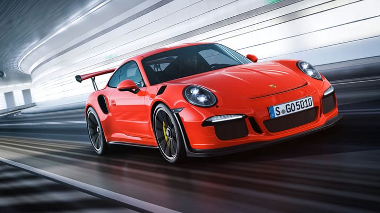 Und Porsche hat in Genf noch mehr PS zu bieten. Die aktualisierte Version des Porsche 911 GT3 RS dürfte sich mit 500 PS und einem Sprint von 0 auf 100 km/h in 3,3 Sekunden auf der Rennstrecke pudelwohl fühlen.